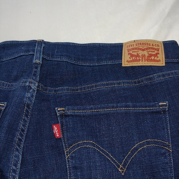 NWOT Women’s Levi’s Dark Wash Classic Straight-Leg Jeans – Sizes 14 & 16W - Picture 14 of 16